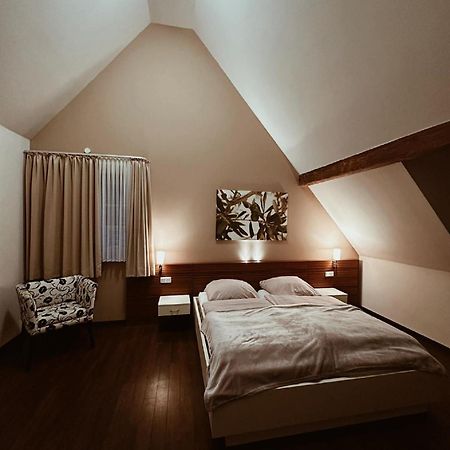 Hotel Gasthaus Lindenhof à Much Extérieur photo