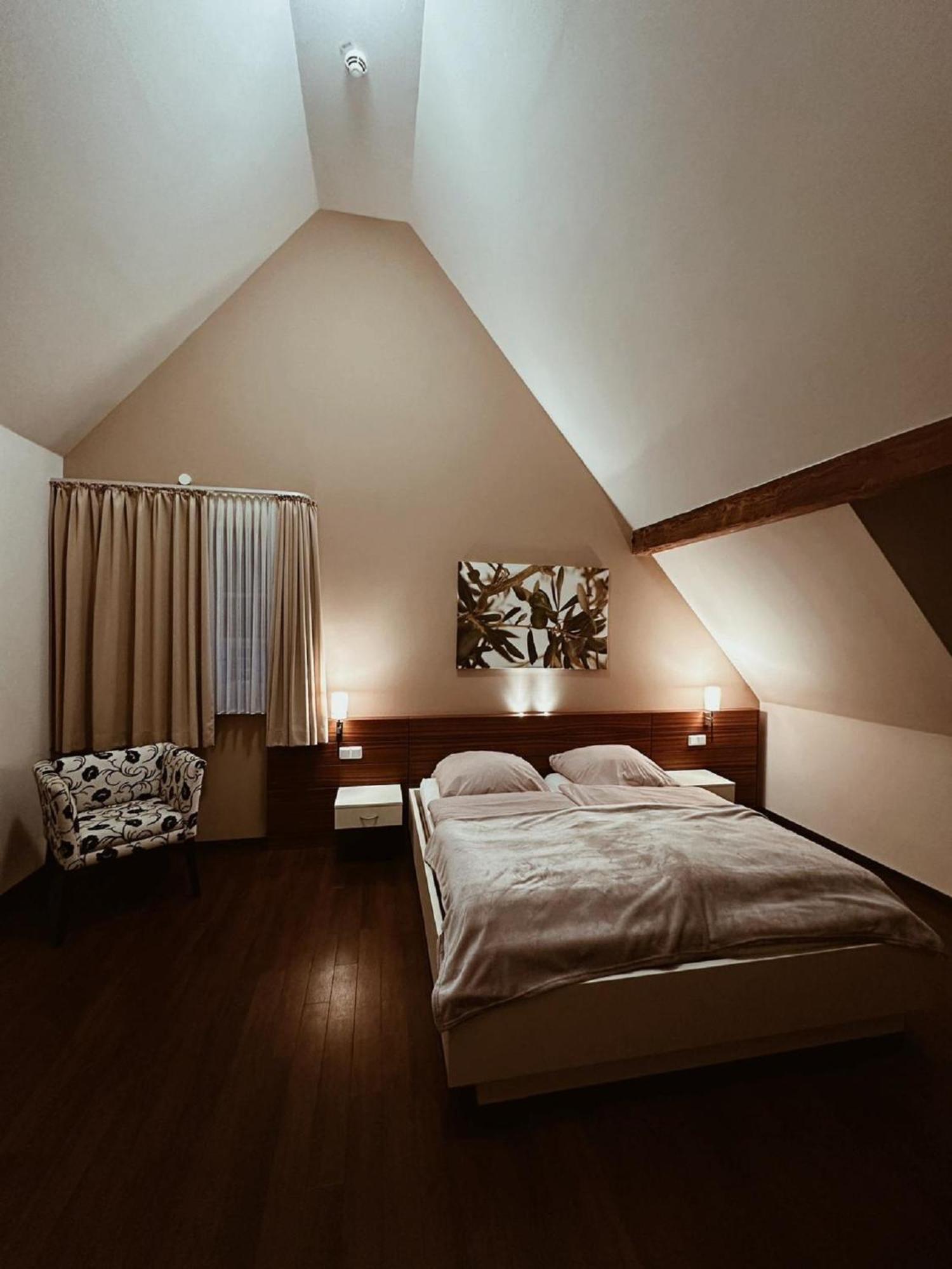 Hotel Gasthaus Lindenhof à Much Extérieur photo