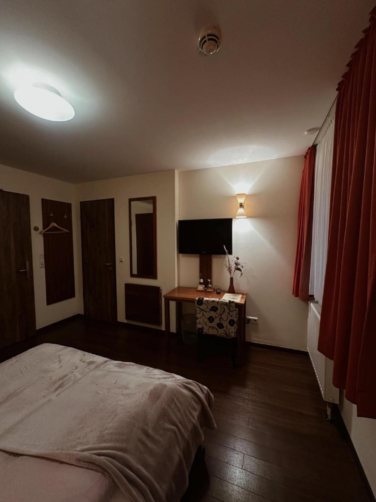 Hotel Gasthaus Lindenhof à Much Extérieur photo